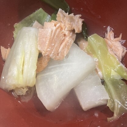 鮭と白菜で炒め、チャーハンに！レタスを白菜にしました。
